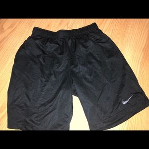 Nike swoosh L black mens Shorts